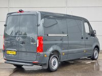 Foto van Nieuw Lichte bedrijfsauto Mercedes Sprinter
