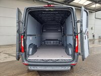 Foto van Nieuw Lichte bedrijfsauto Mercedes Sprinter