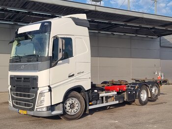 Foto van Gebruikt Bakwagen Volvo FH 6X2 2020