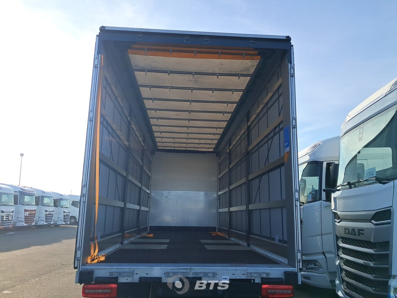 Other : DAF XG 480 6X2 WIELTON Camion rideaux coulissants
