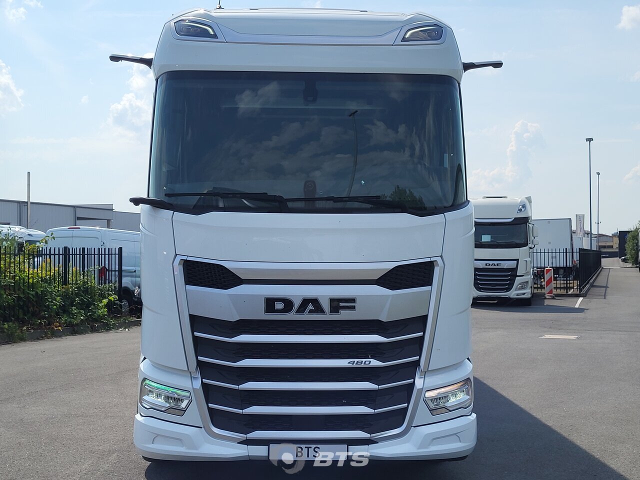 Other : DAF XG 480 6X2 WIELTON Camion rideaux coulissants