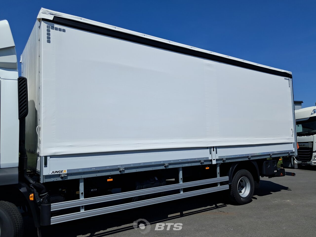 Superstructure : DAF XB 290 4X2 Junge Camion rideaux coulissants