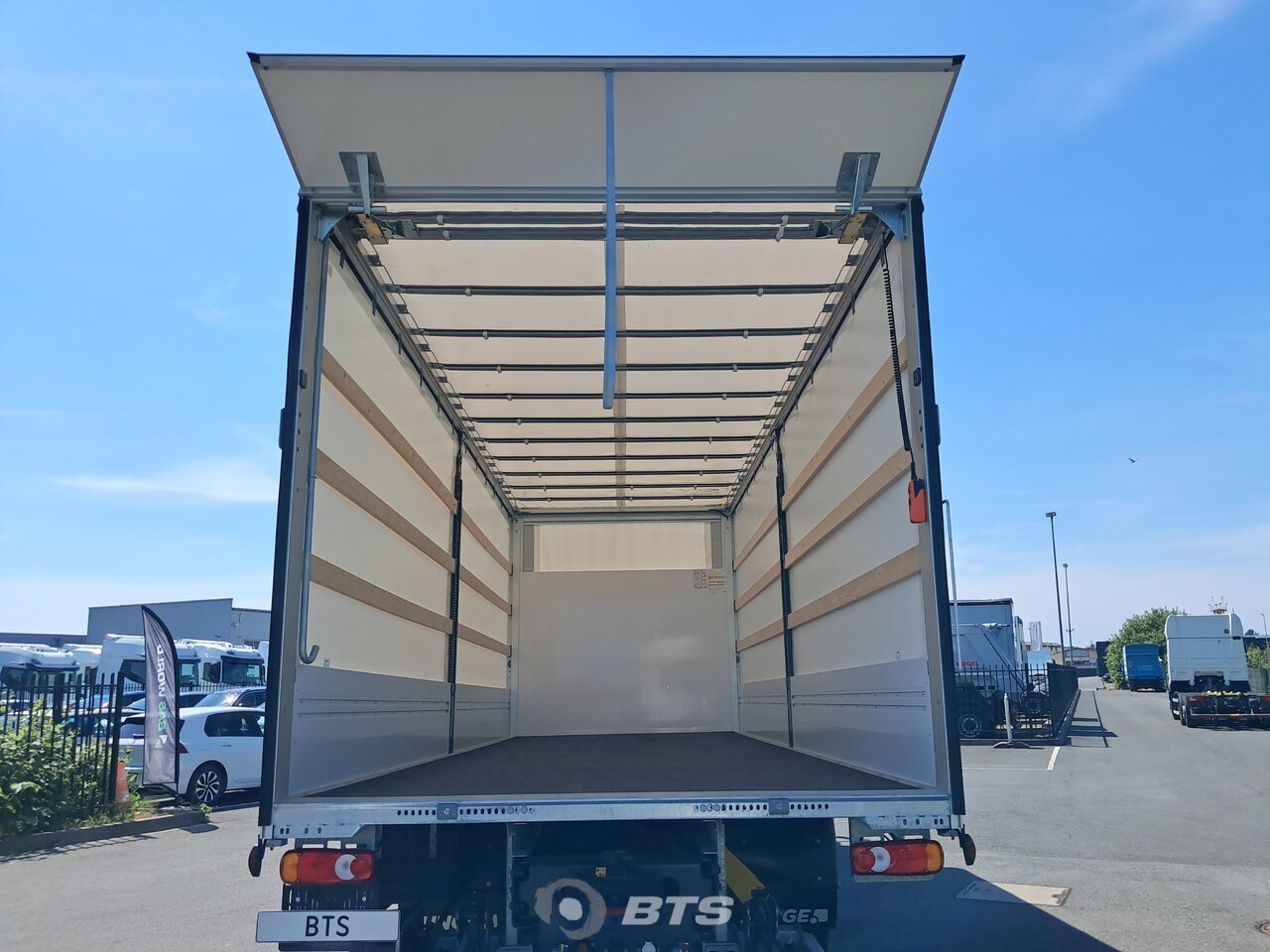 Superstructure interior : DAF XB 290 4X2 Junge Camion rideaux coulissants