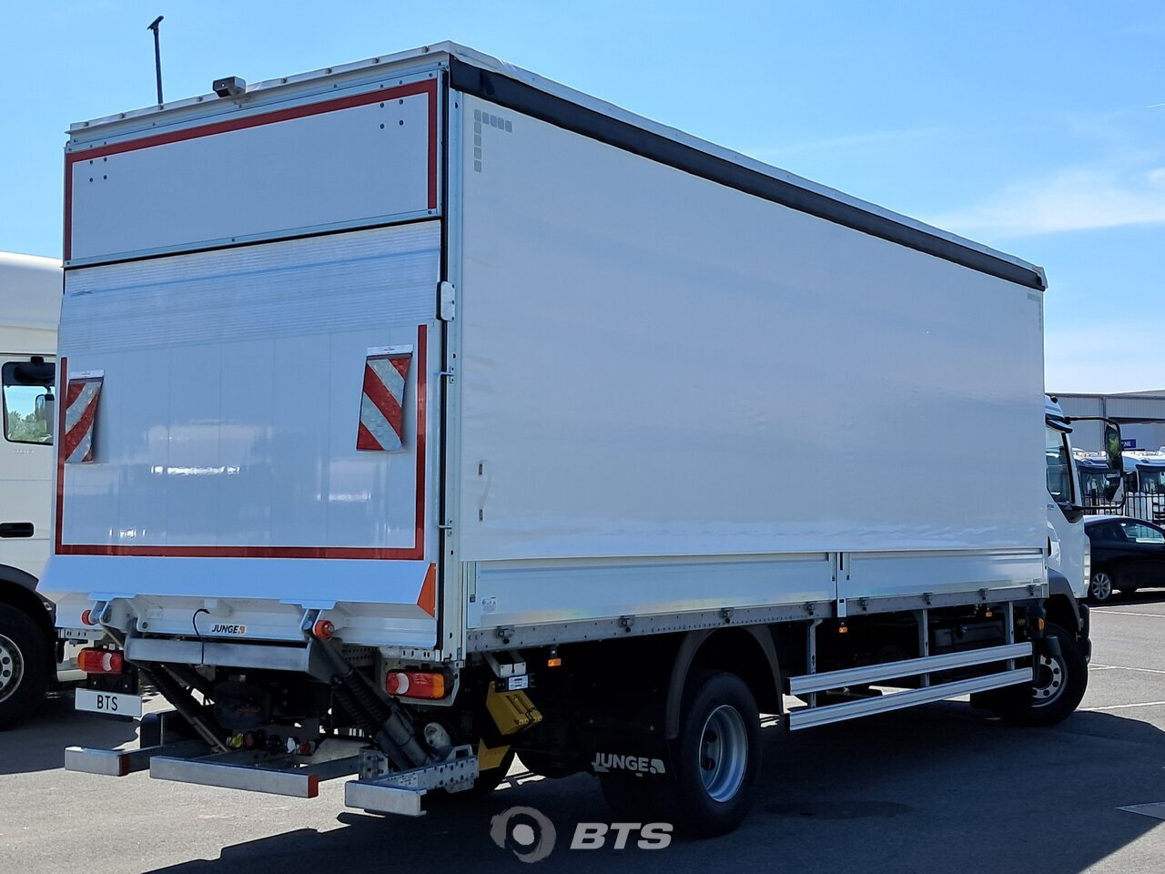 Back right : DAF XB 290 4X2 Junge Camion rideaux coulissants