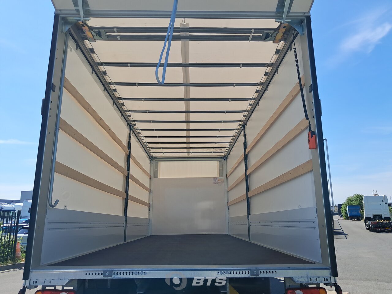 Loading chart Crane : DAF XB 290 4X2 Junge Camion rideaux coulissants
