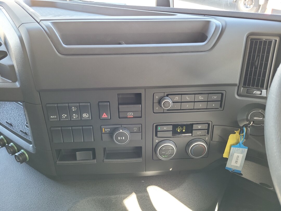 Other : Volvo FMX 420 شاحنة قلاب