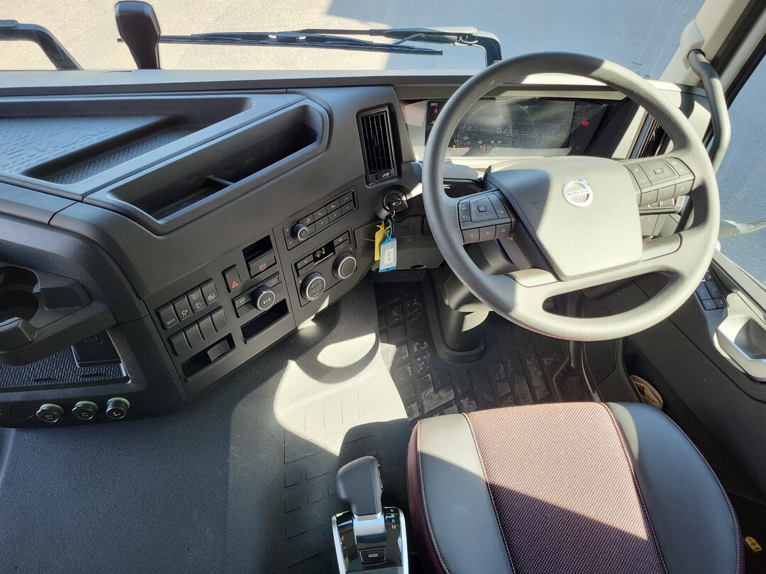 Other : Volvo FMX 420 شاحنة قلاب