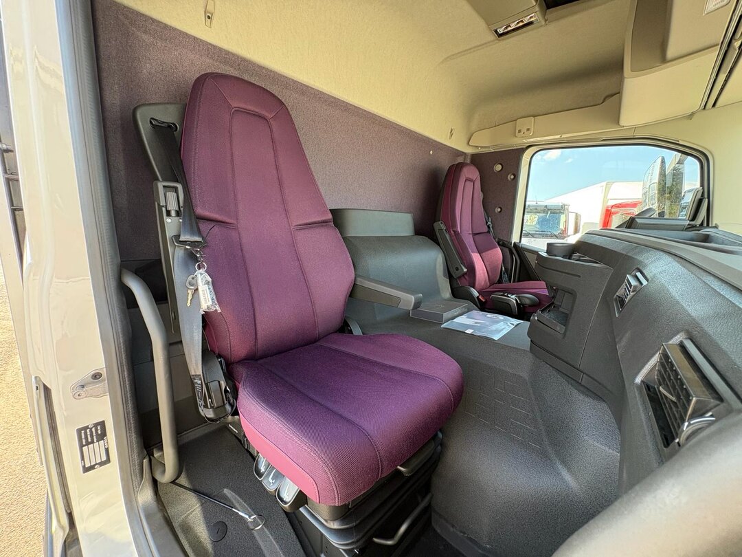 Other : Volvo FM 420 شاحنات مسطحة