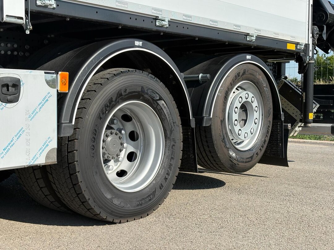 Other : Volvo FM 420 شاحنات مسطحة