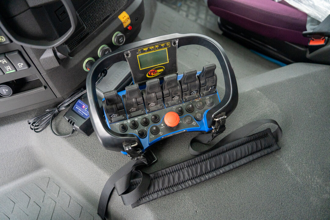 Other : Volvo FM 500 грузовик с крюковым погрузчиком