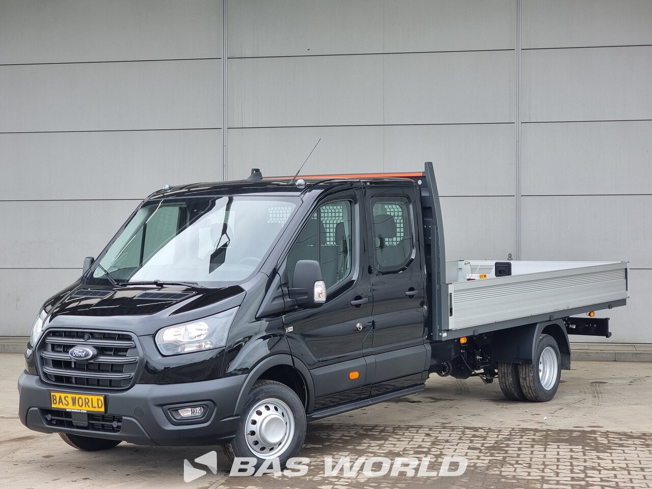 Front left : Ford Transit 170pk Åben