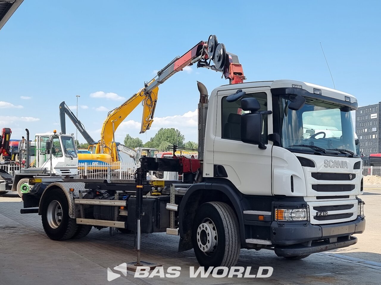 Front right : Scania P410 4X2 GARNIER Vaihtokuormatilat kuorma-autot