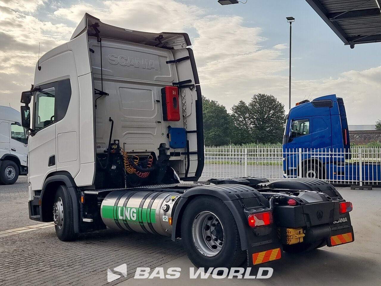 Back left : Scania R410 4X2 Vetopöytäauto