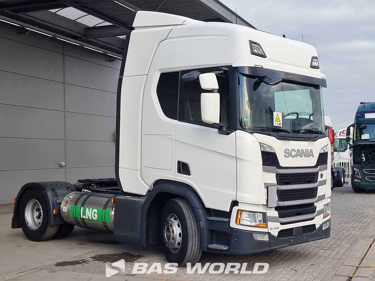 Back right : Scania R410 4X2 Vetopöytäauto