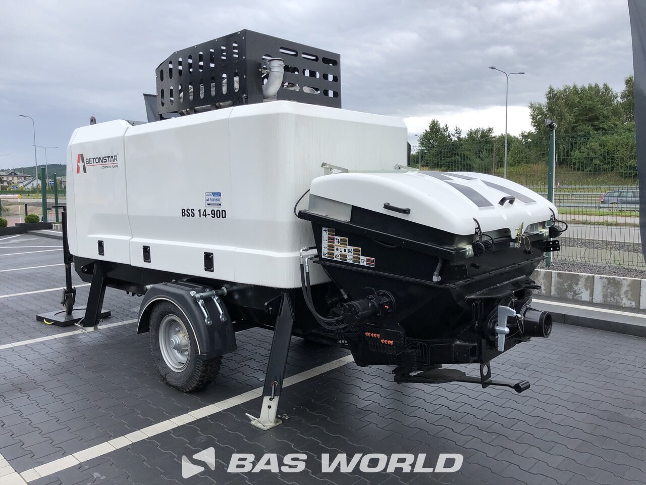 Back left : BETONSTAR 4X2 Betonstar Type: BSS 14.90 D Betonpumpe