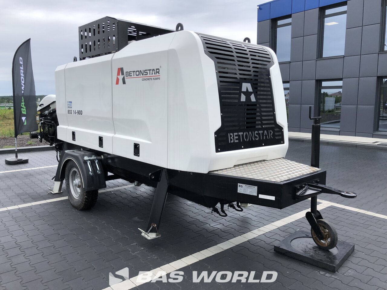 Front right : BETONSTAR 4X2 Betonstar Type: BSS 14.90 D Betonpumpe