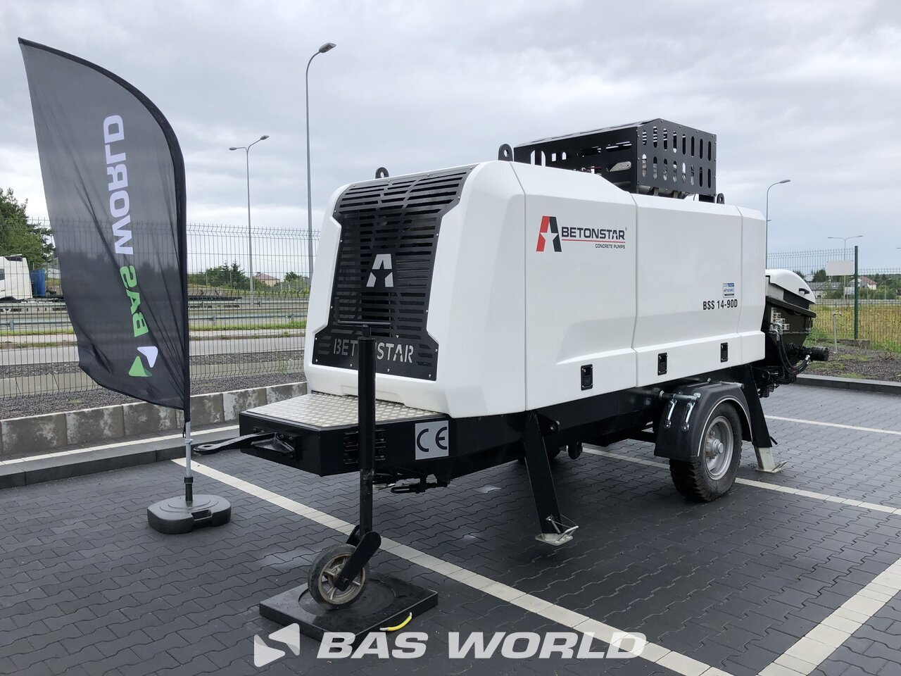 Front left : BETONSTAR 4X2 Betonstar Type: BSS 14.90 D Betonpumpe
