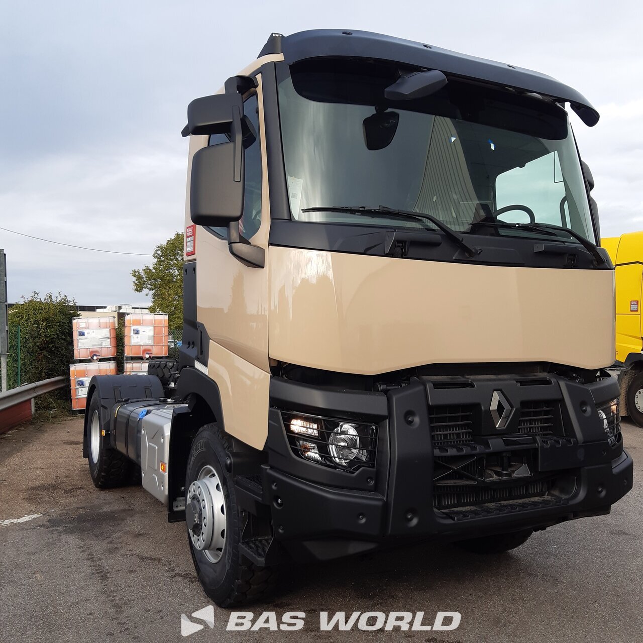 Front right : Renault C 480 4X4 Trækker