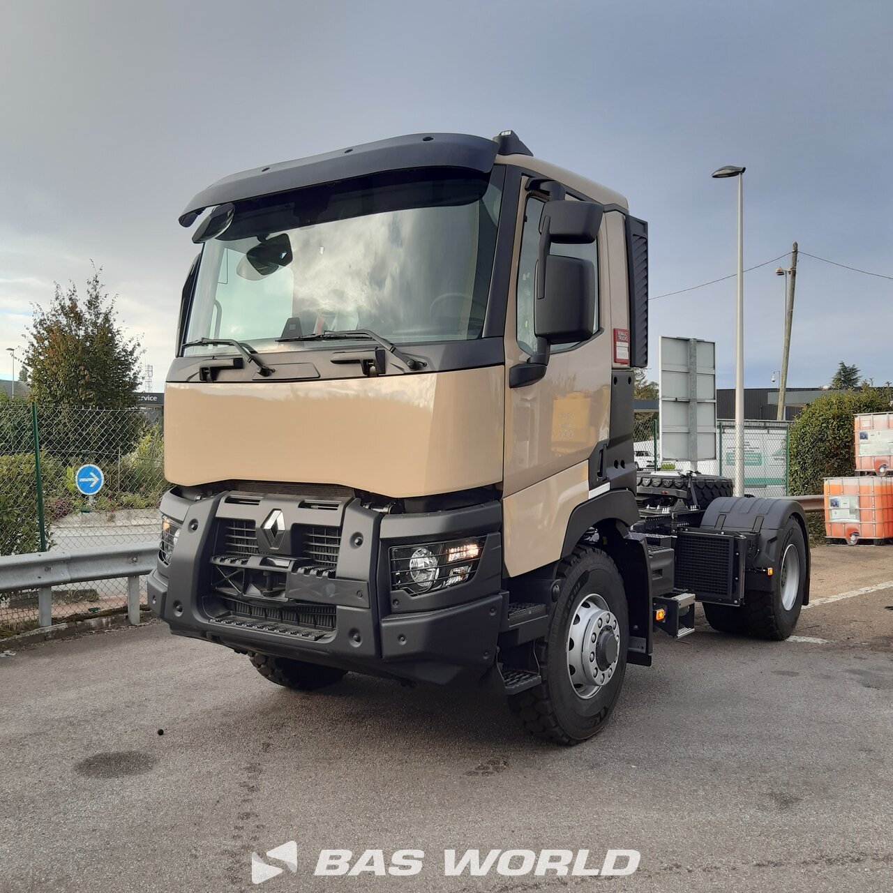 Front left : Renault C 480 4X4 Trækker