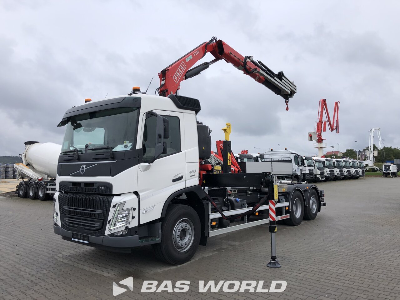 Front left : Volvo FM 460 6X2 Hyva 20-57S kroghejs lastbil