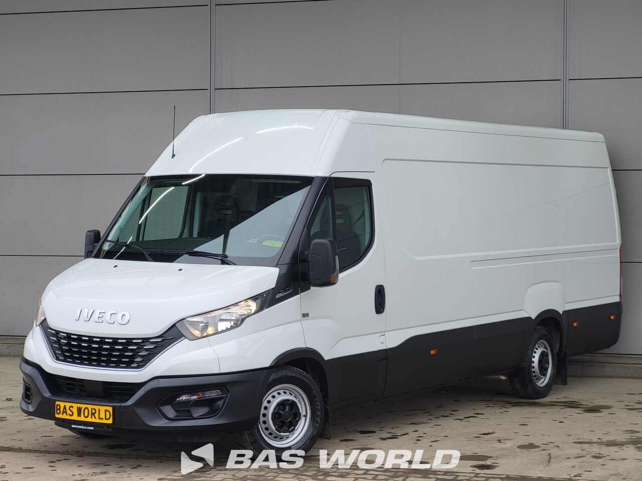Front left : Iveco Daily 35S16 Suljettu pakettiauto
