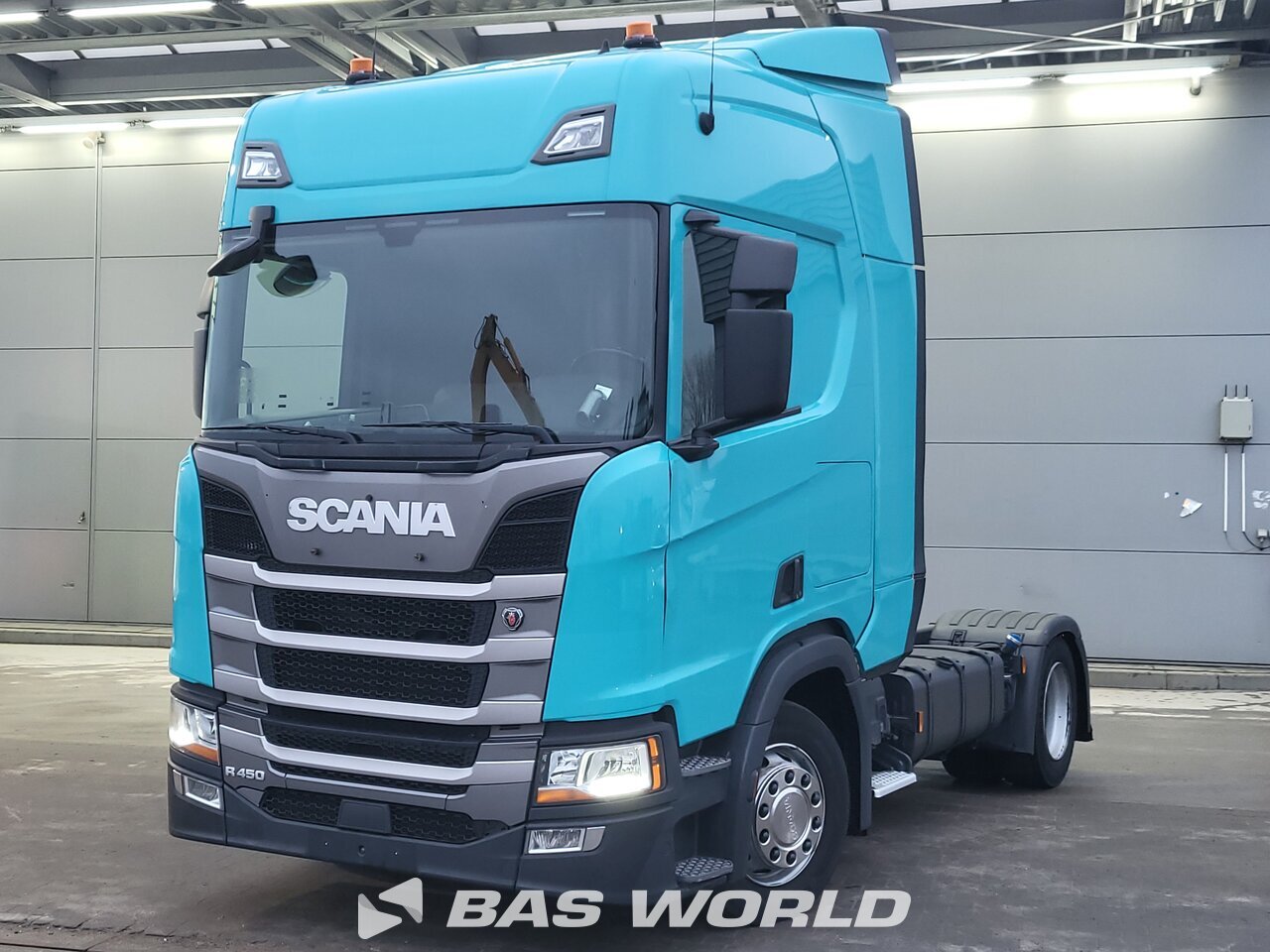 Front left : Scania R450 4X2 Trækker