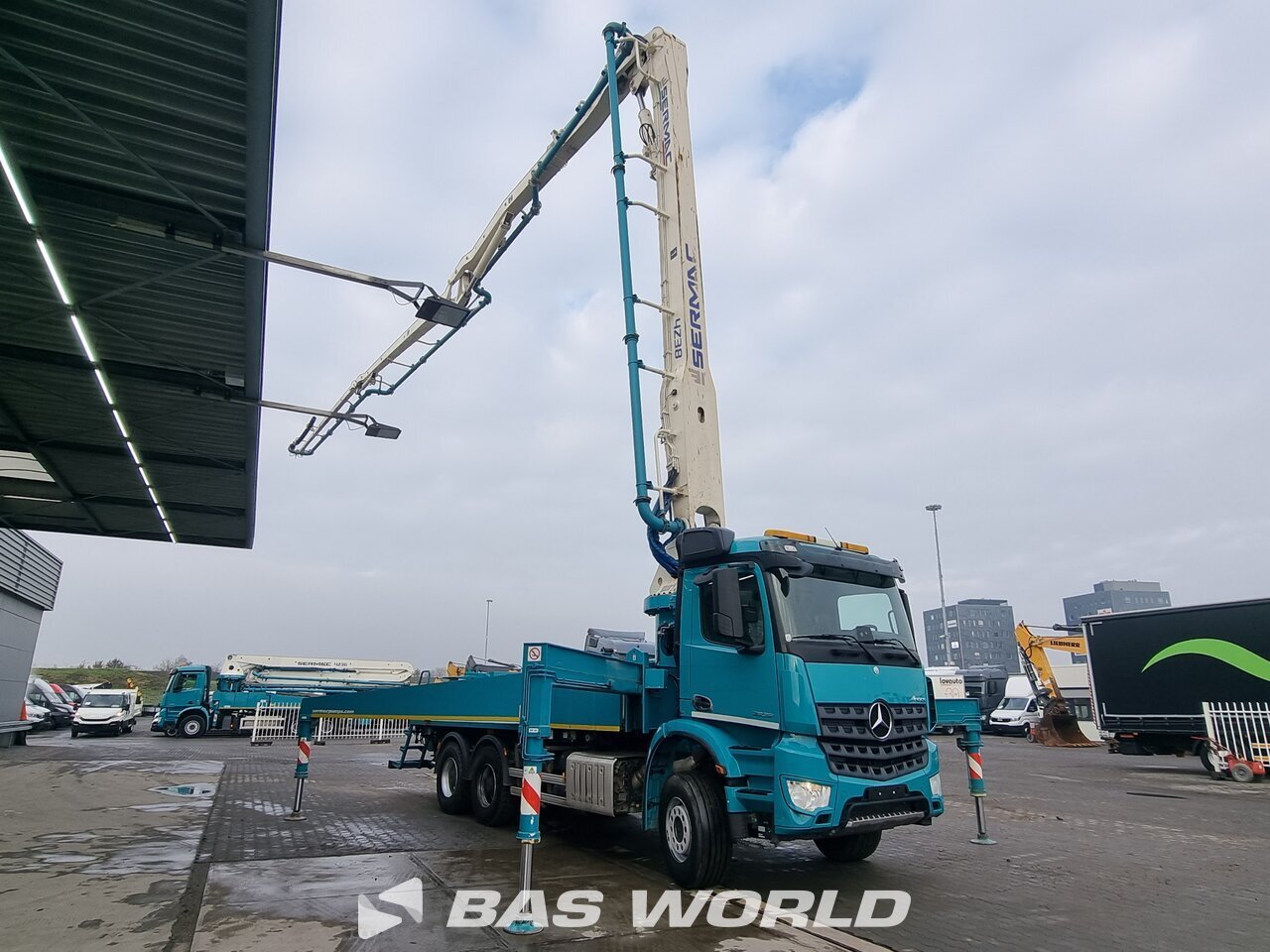 Front right : Mercedes Arocs 2836 6X4 Sermac  Type: AS8L09-150-76  Model: 4Z38 Betonpumpe