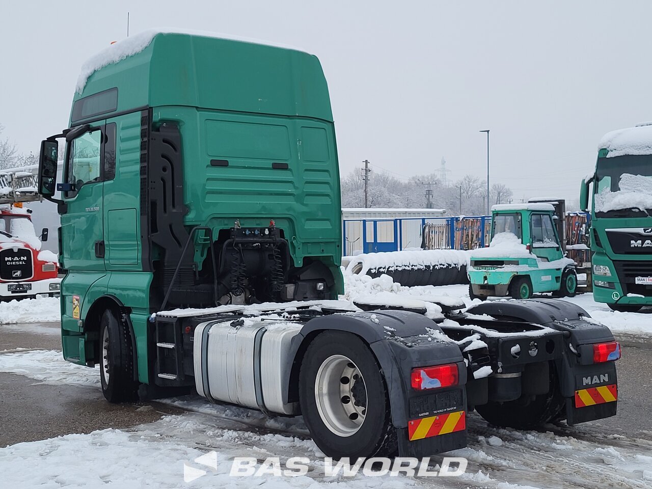 Back left : MAN TGX 18.500 4X2 Vetopöytäauto