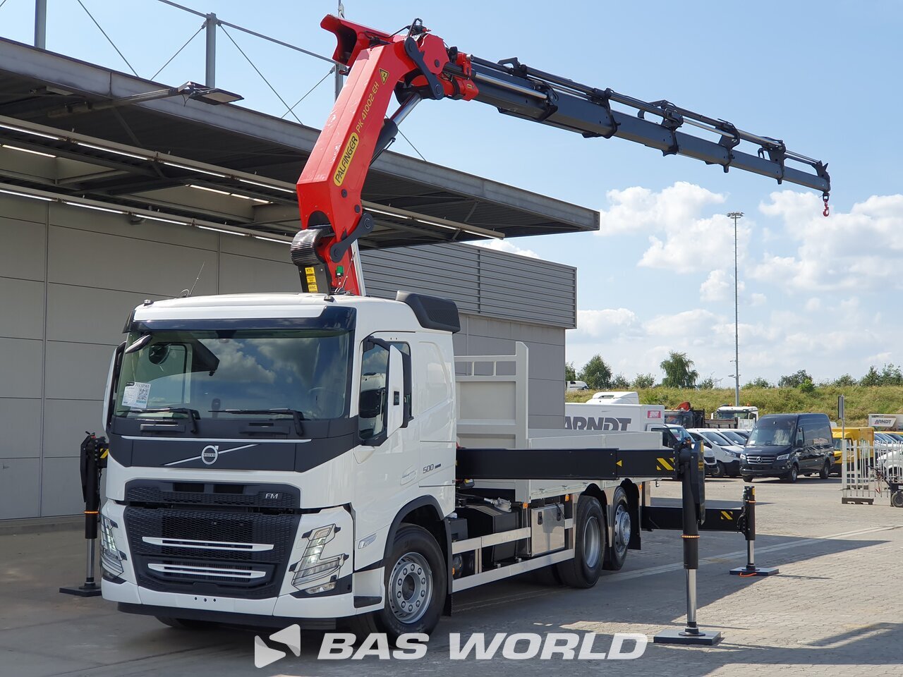 Front left : Volvo FM 500 6X2 Basmorais Pianale camion