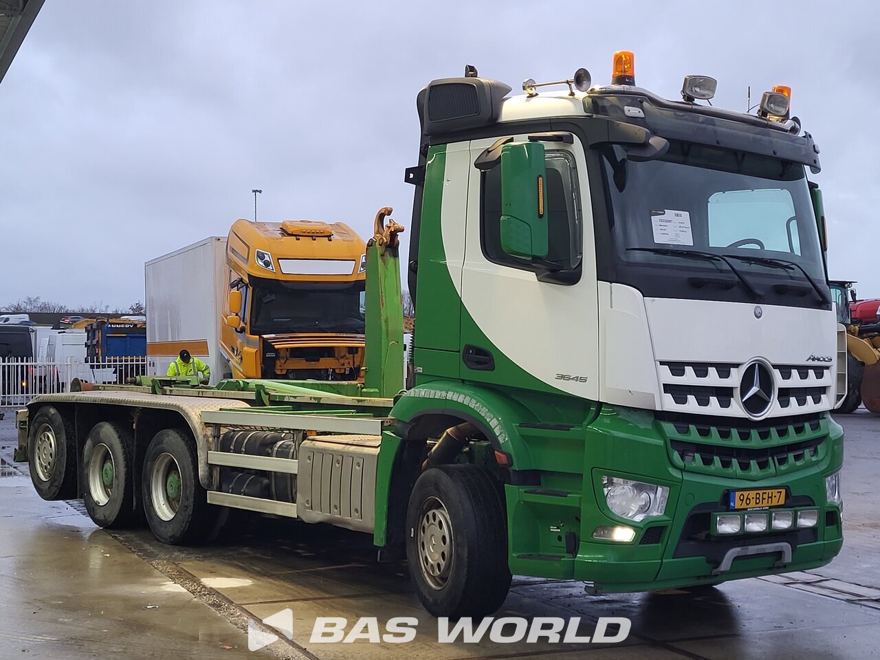 Mercedes Arocs 3245 8X4 VDL Type: S-30 hooklift truck BAS World