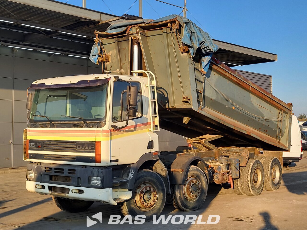 Front left : DAF F85 8X4 Hardox 20m3 شاحنة قلاب