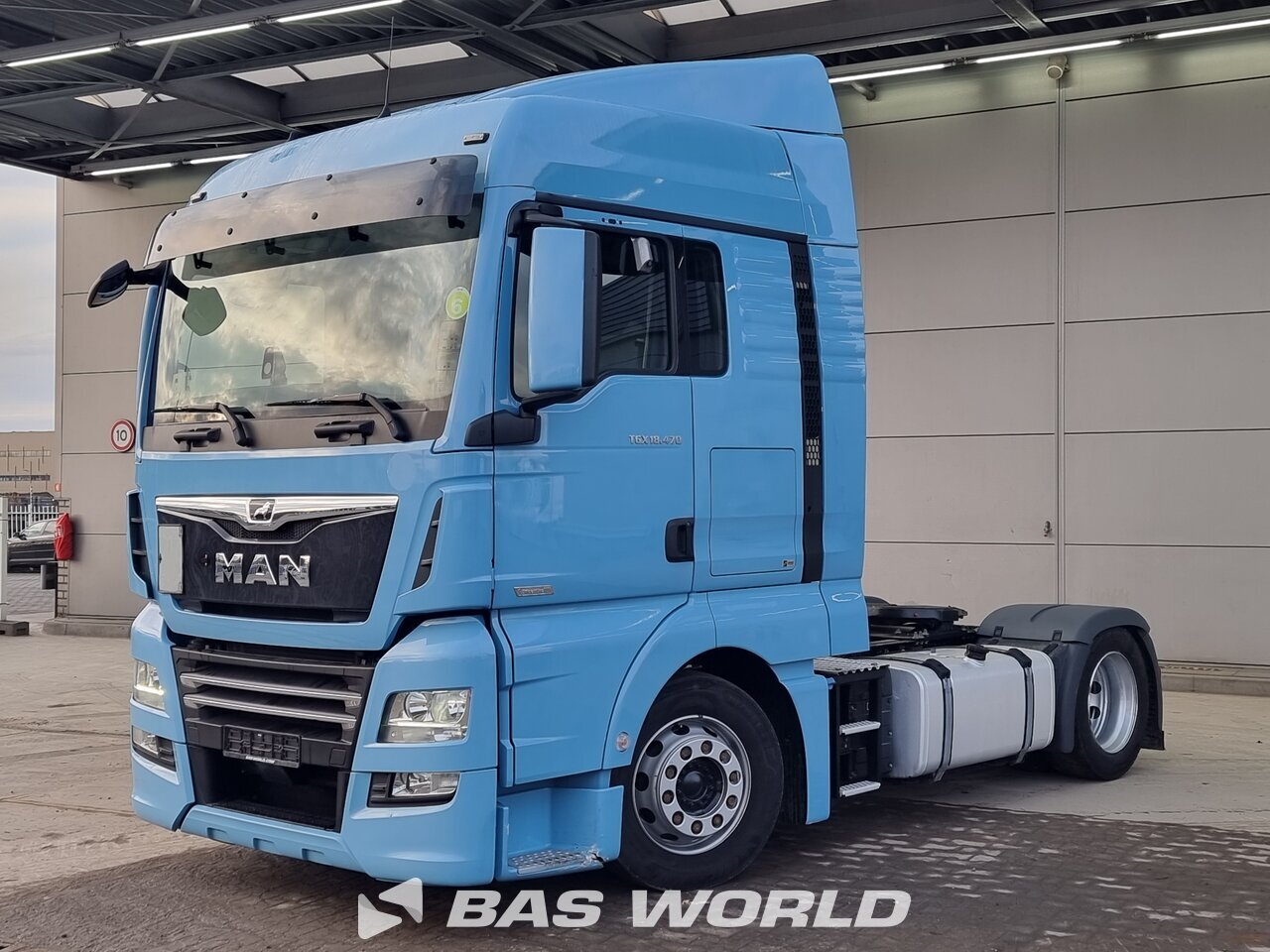 Front left : MAN TGX 18.470 4X2 Vetopöytäauto