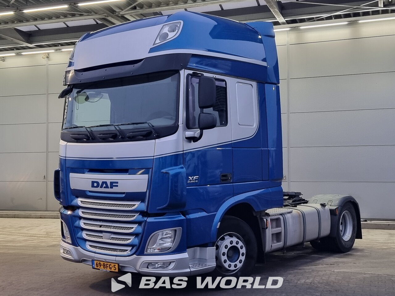 Front left : DAF XF 440 4X2 Trækker