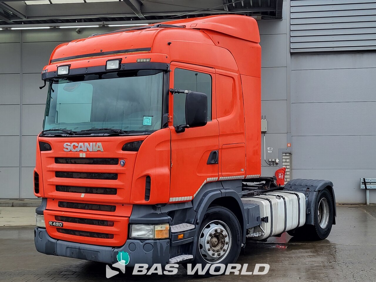 Front left : Scania R420 4X2 Vetopöytäauto
