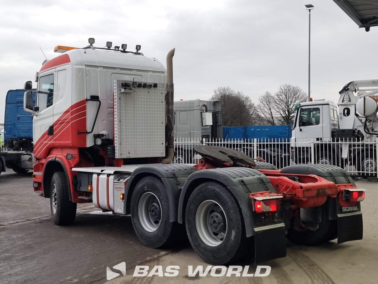 Back left : Scania R730 6X4 Trækker