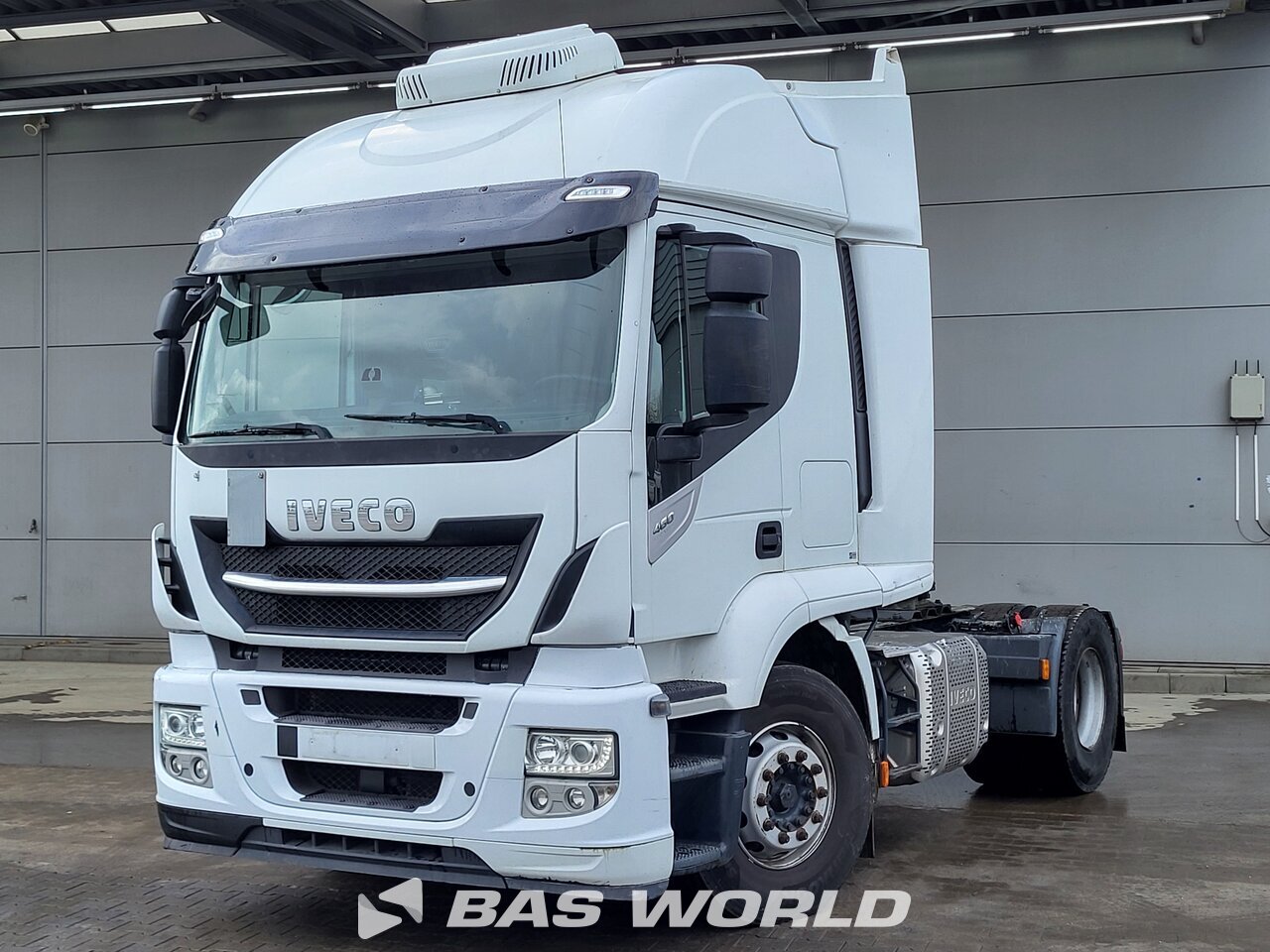 Front left : Iveco Stralis 460 4X2 Trækker