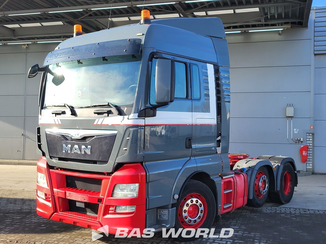 Front left : MAN TGX 26.440 6X2 Trækker