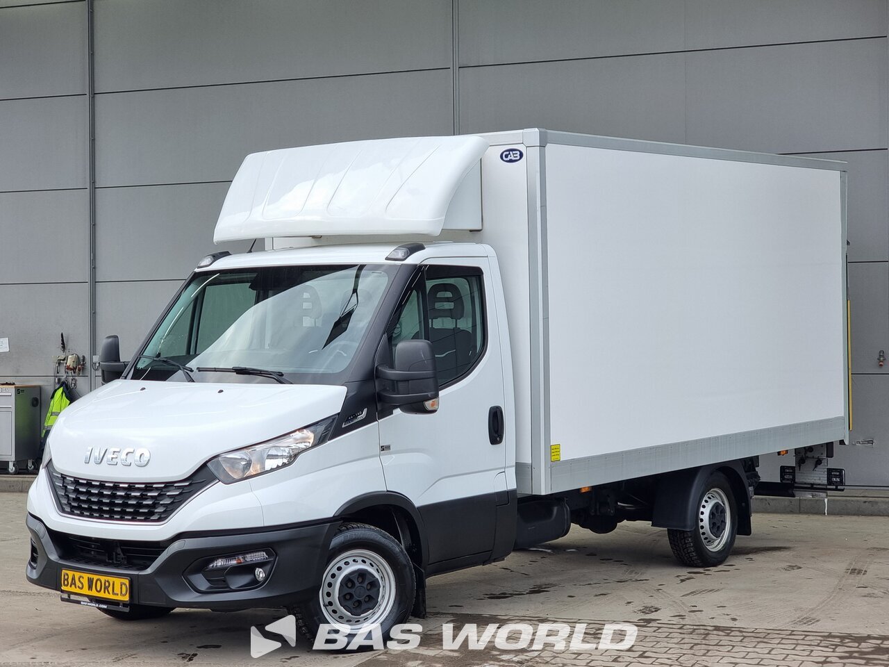Front left : Iveco Daily 35S14 Lastbiler med lukket kasse