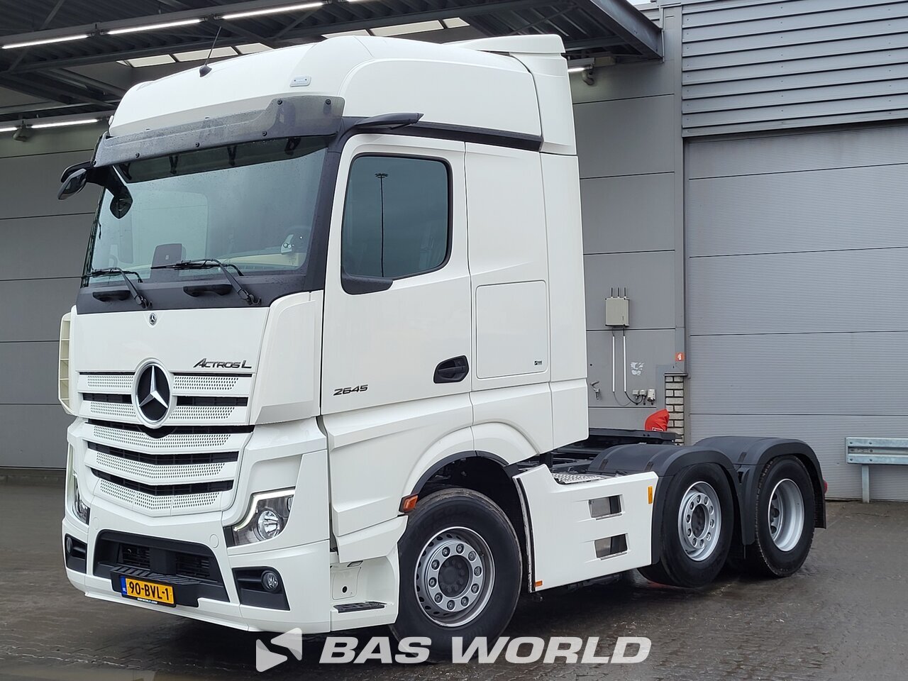 Front left : Mercedes Actros 2645 6X2 Vetopöytäauto