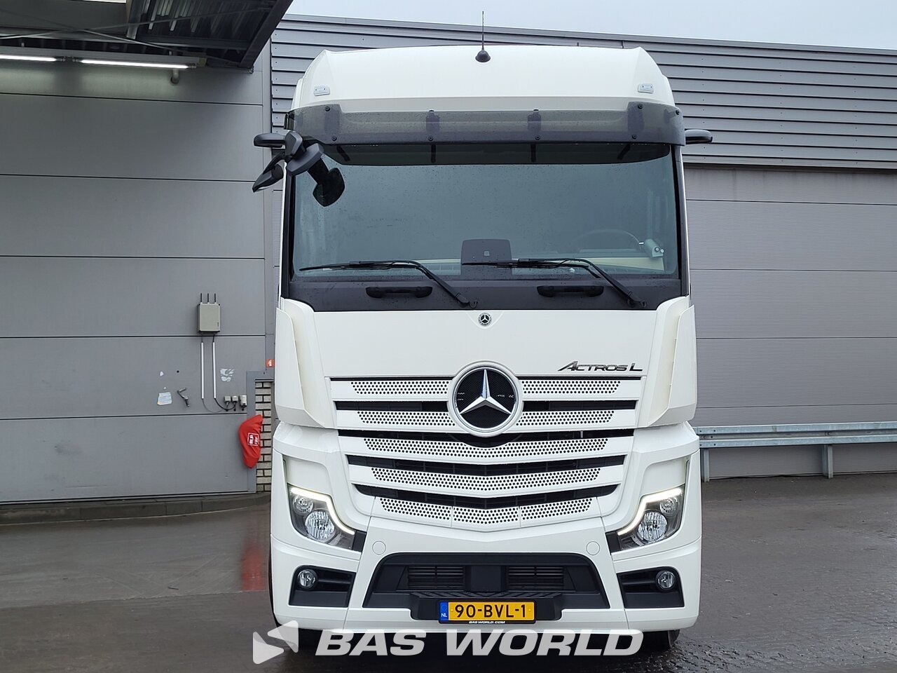 Front : Mercedes Actros 2645 6X2 Vetopöytäauto
