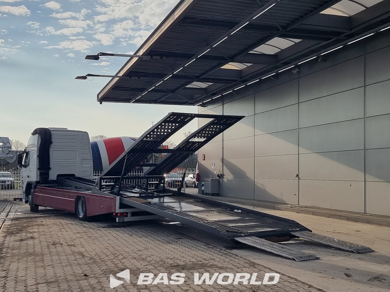 Back left : Volvo FM 370 4X2 Car/Truck Transporter Truck