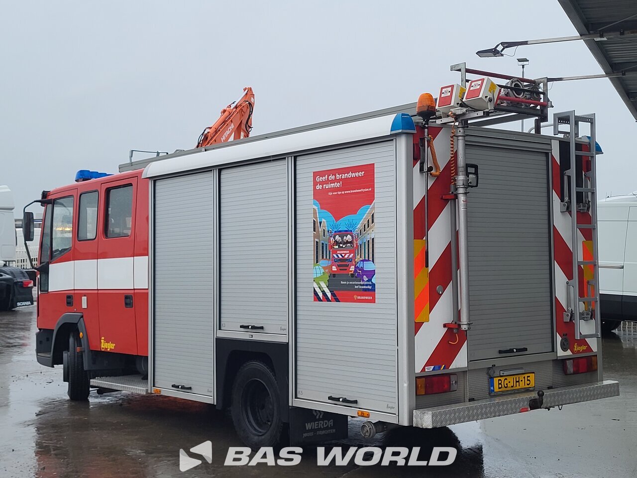 Back left : Iveco Eurocargo 100E180 4X2 Ziegler Paloauto