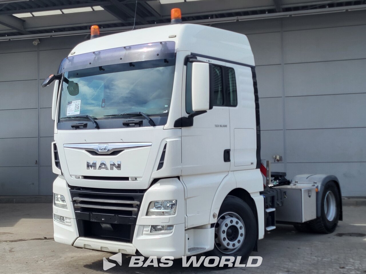 Front left : MAN TGX 18.500 4X2 Trækker