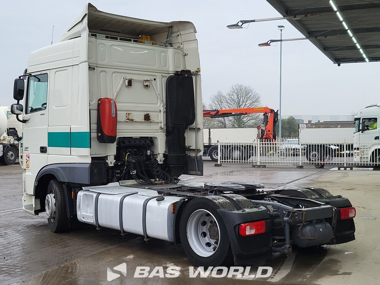 Back left : DAF XF 440 4X2 Trækker