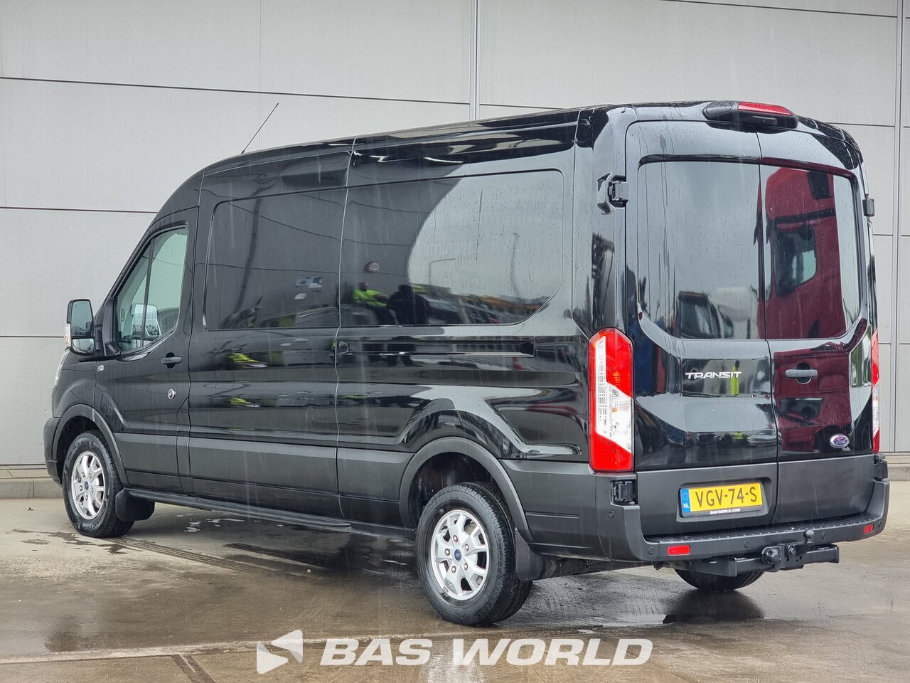 Back left : Ford Transit 185pk Suljettu pakettiauto