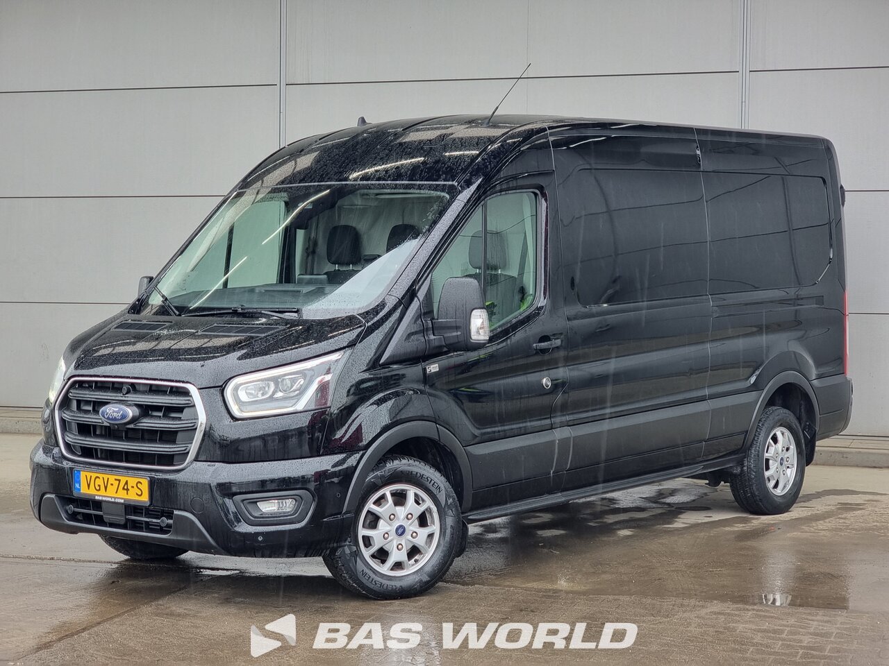 Front left : Ford Transit 185pk Suljettu pakettiauto