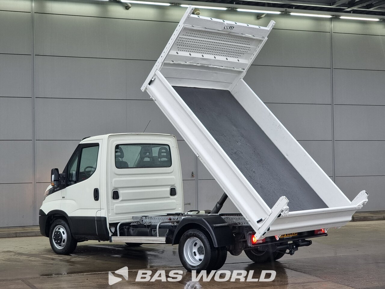 Back left : Iveco Daily 35C12 Kippi