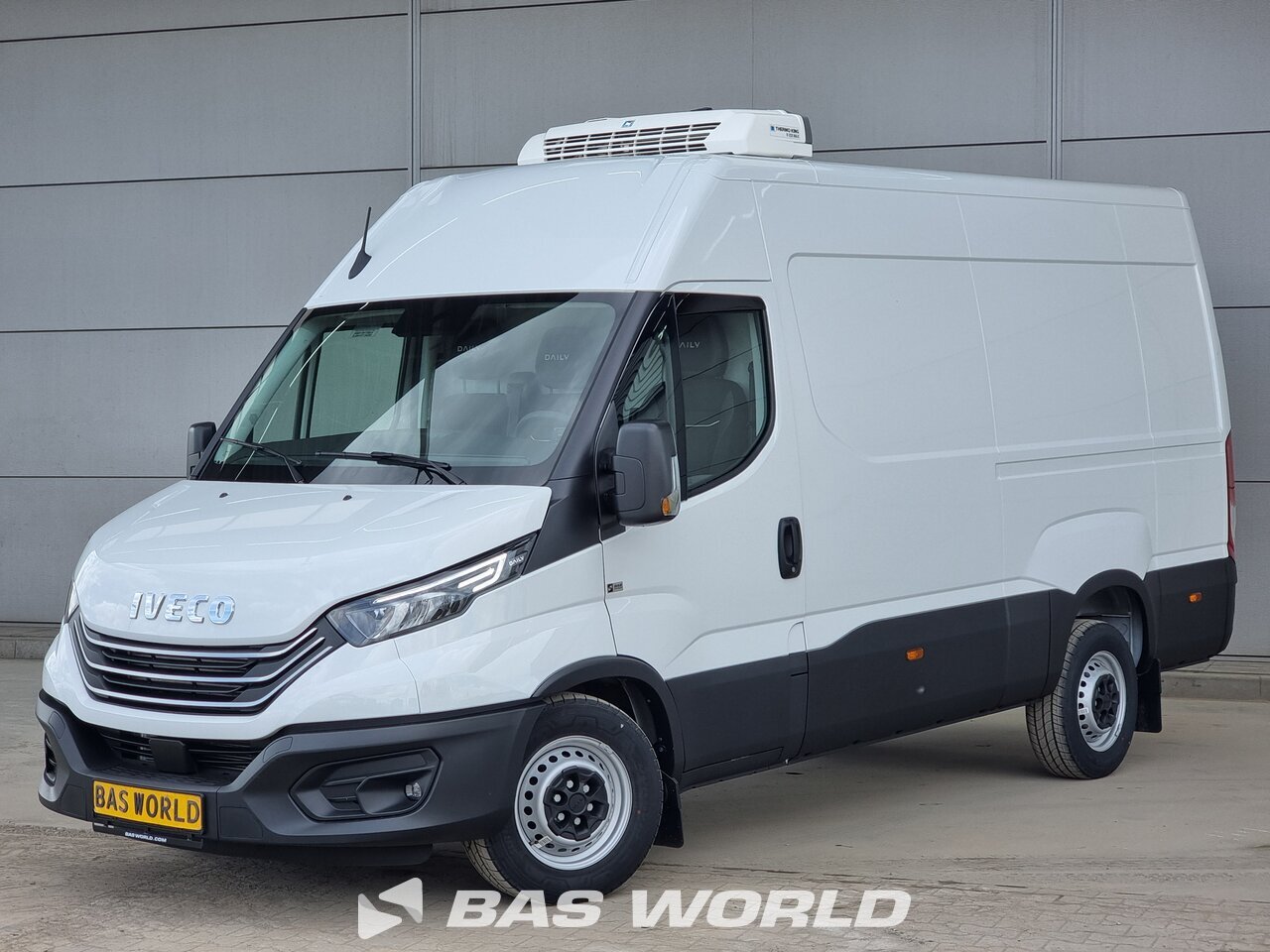 Front left : Iveco Daily 35S18 Suljettu kylmäpakettiauto