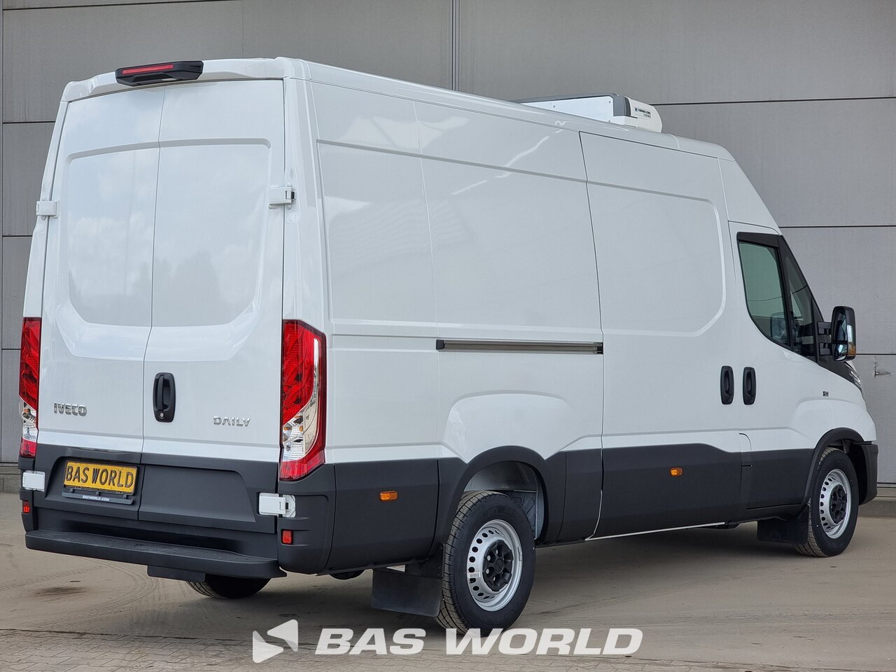 Back right : Iveco Daily 35S18 Suljettu kylmäpakettiauto