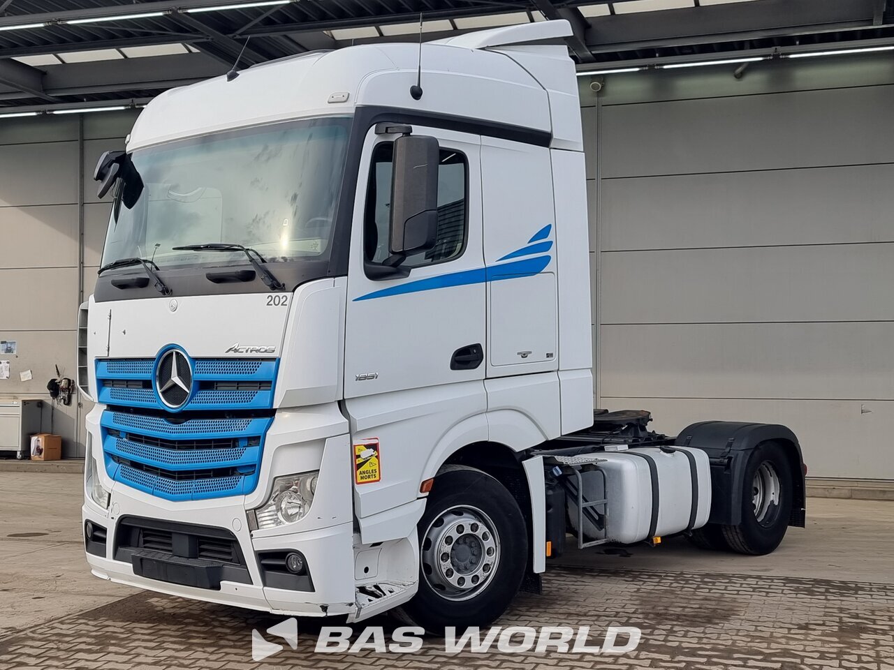 Front left : Mercedes Actros 1851 4X2 Vetopöytäauto